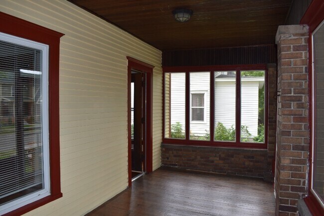 Building Photo - 1016 S University Ave