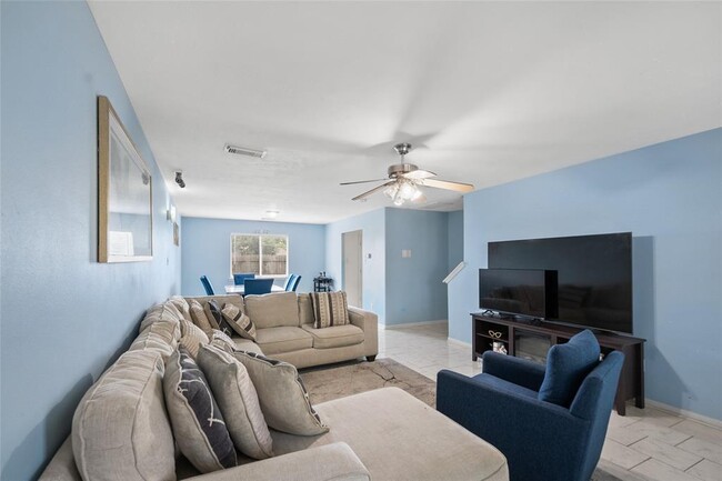 Building Photo - 13723 Anwar Dr