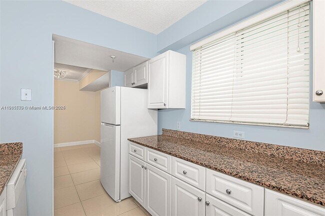 Building Photo - 7800 Collins Ave