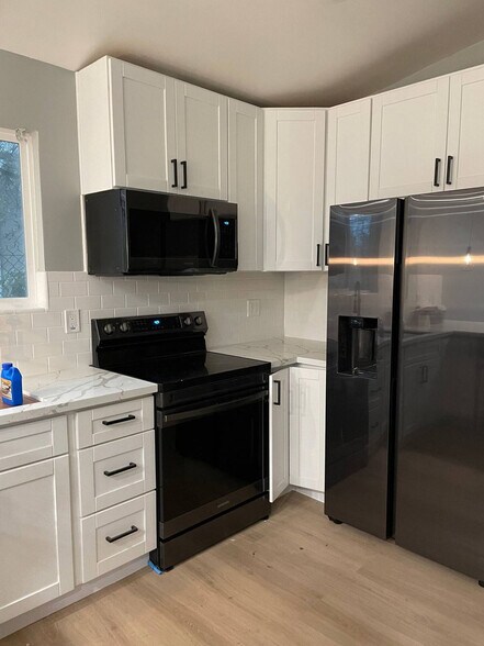 Building Photo - 198 Vía Del Sol