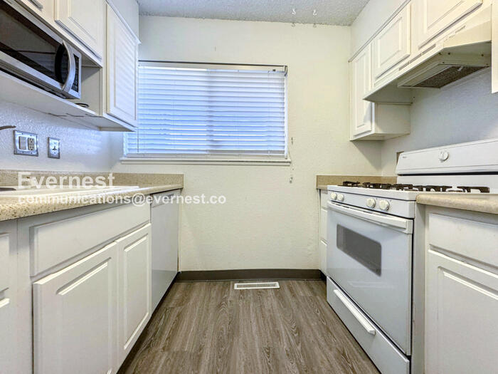 Building Photo - 8003 Wolff St