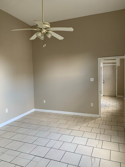 Building Photo - 828 N Dorgenois St