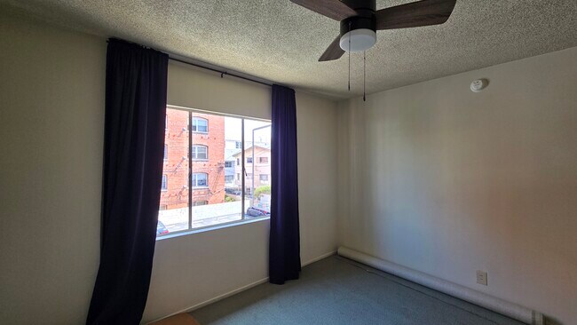 Building Photo - 526 S St Andrews Pl