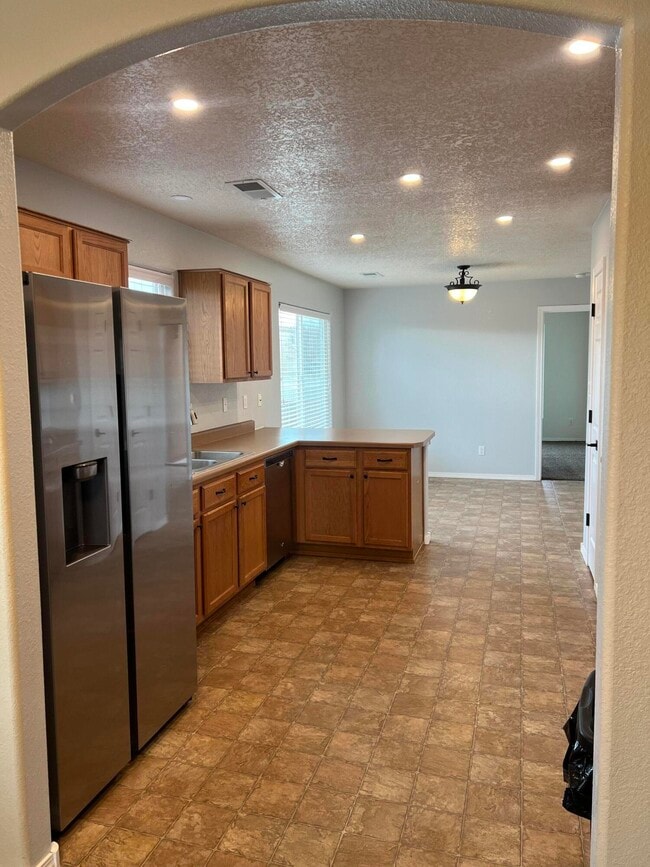 Building Photo - 1004 Desert Paintbrush Loop