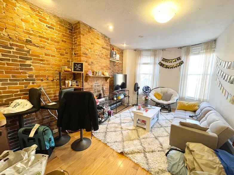 Images are representative samples of the advertised unit. Actual units shown during tours may differ - 206 Northampton St