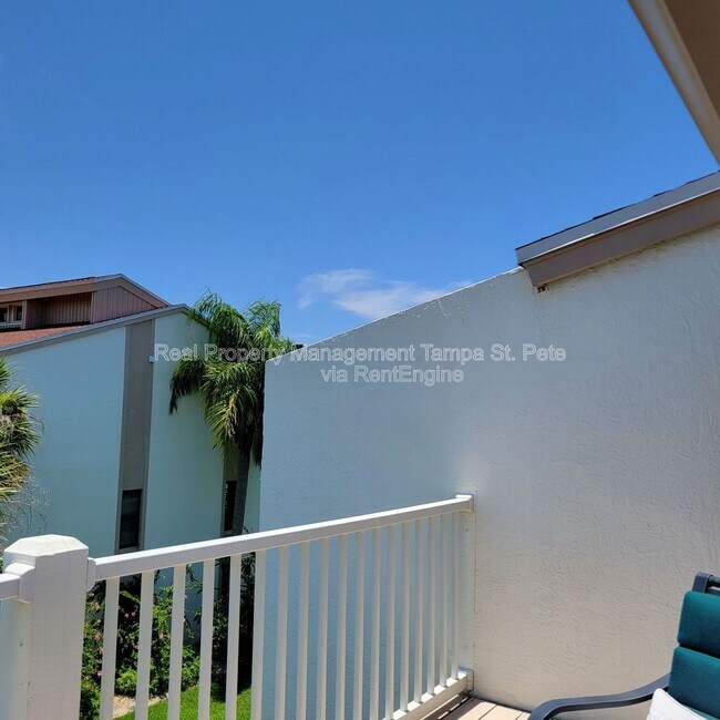 Building Photo - 12310 Capri Cir N