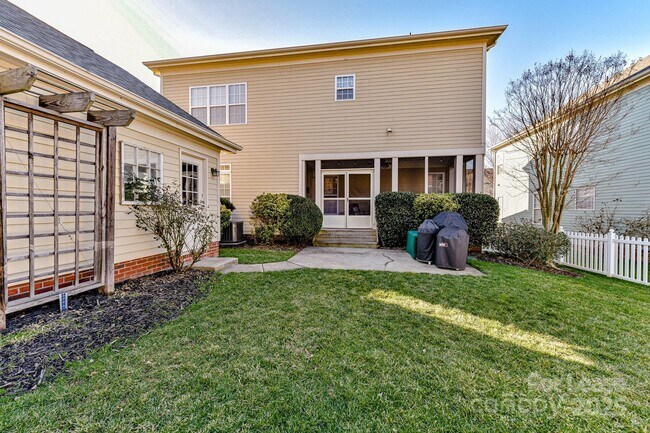 Building Photo - 16727 Spruell St