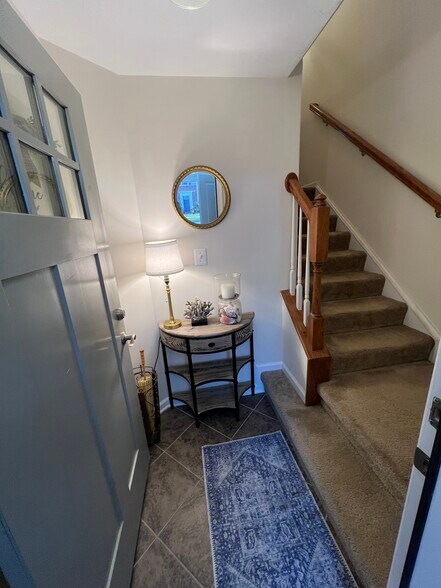 Foyer and interior door - 2172 Whispering Hollow Ln