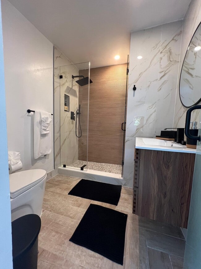 Building Photo - 1211 NE 15th Ave