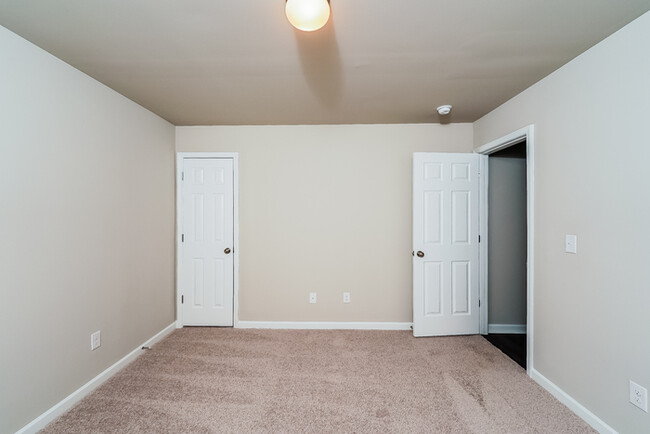Building Photo - 1049 Brookhaven Dr