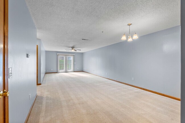 Building Photo - 3707/3709 Stonebridge Dr