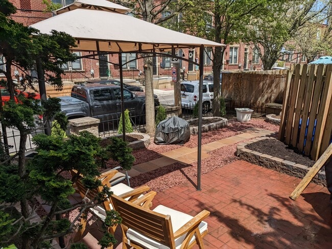 Building Photo - 5832 Pierce St