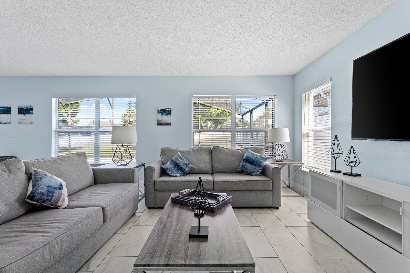 Building Photo - 642 Elderberry Dr