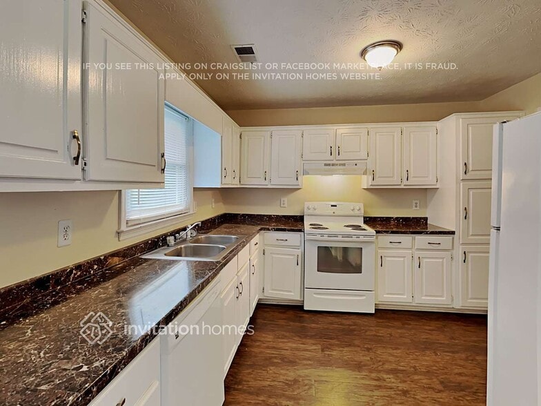 Building Photo - 230 Graystone Dr