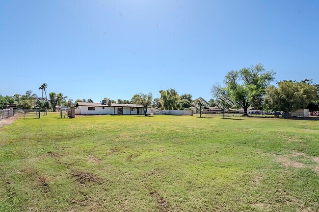 Building Photo - 834 N Constellation Way