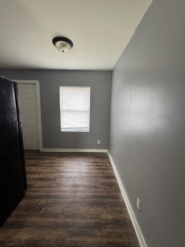Building Photo - 1 Bed, 1 Bath Rental -