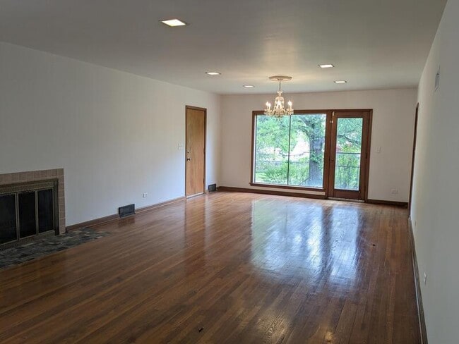 Building Photo - 2525 E 41st St