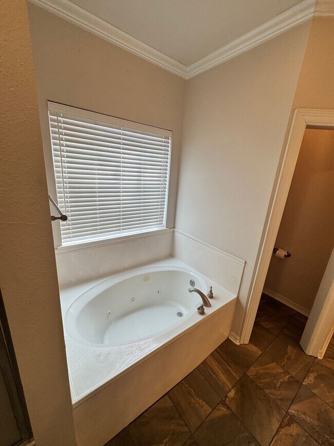 Building Photo - Community pool.. Close to Barksdale Air Fo...