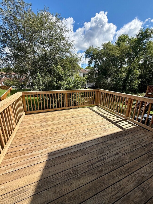 Building Photo - 981 Pirates Ct