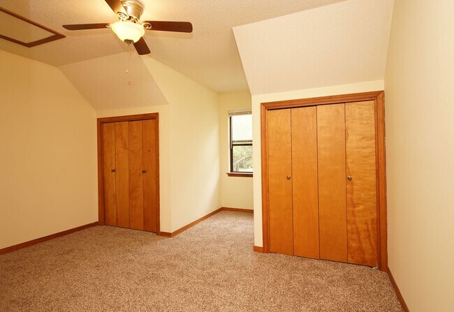 Building Photo - Waterfront Townhome in Central Niceville