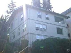 Building Photo - 709 N Forest St
