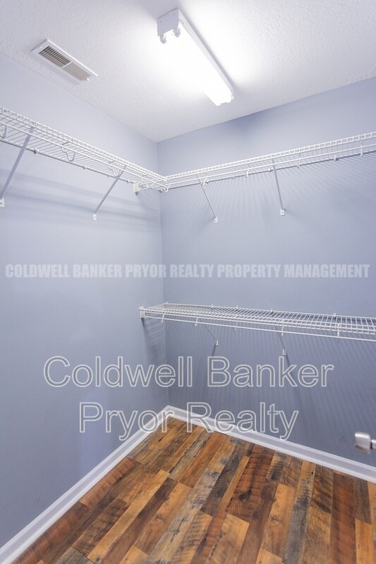 Building Photo - 8147 Karr St