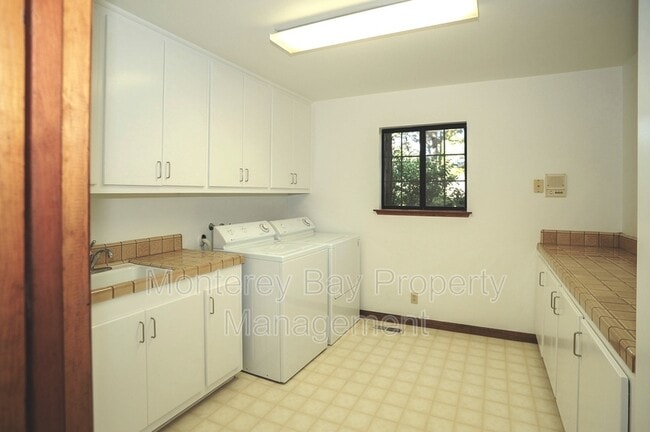 Building Photo - 3045 Lopez Rd