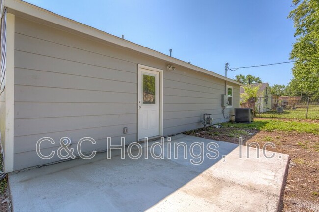 Building Photo - 104 S 195th E Ave