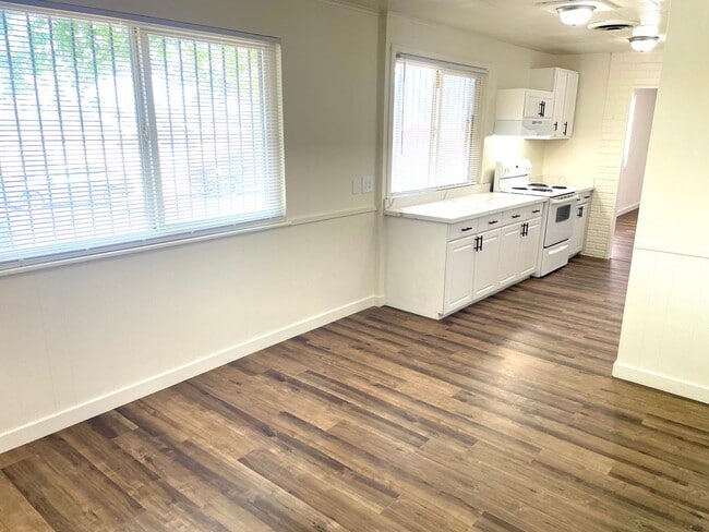 Building Photo - 397 N 15th St