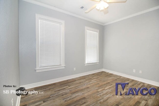 Building Photo - 3 bedroom 2 bath in Highland neighborhood,...
