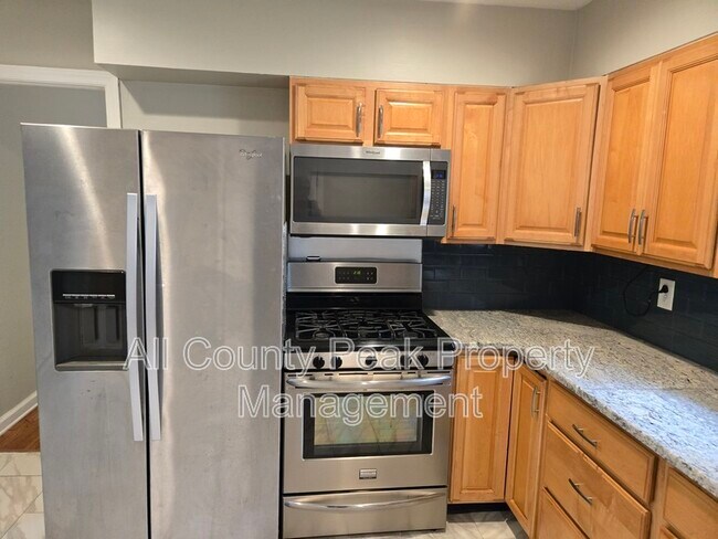 Building Photo - 3934 Kensington Dr