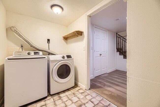 Building Photo - Spacious Home w/Large Backyard Only Blocks...