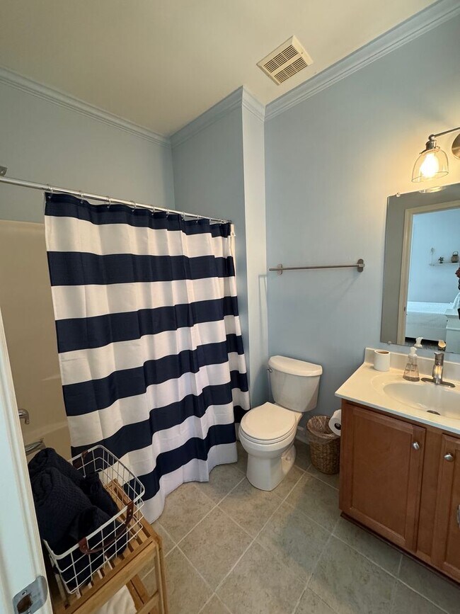 Building Photo - Seagate- Close to Wrightsville Beach