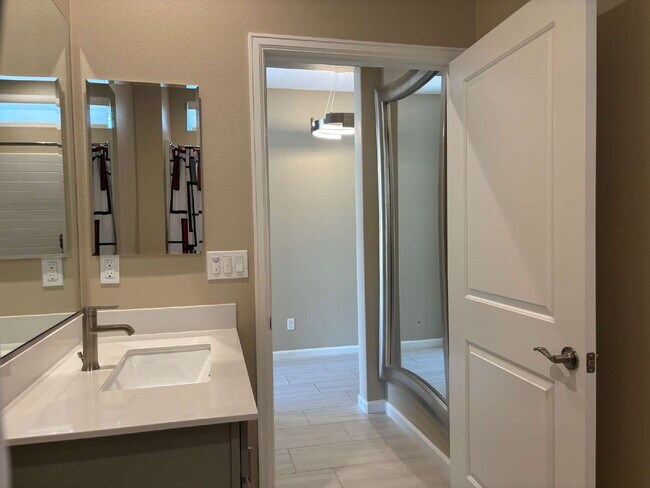 Building Photo - Stylish 2-Bedroom Oasis Domani, Residents ...