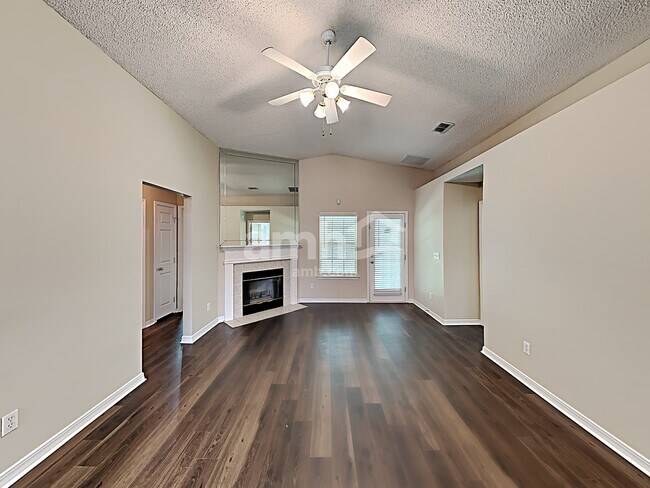 Building Photo - 6253 Ironside Dr N