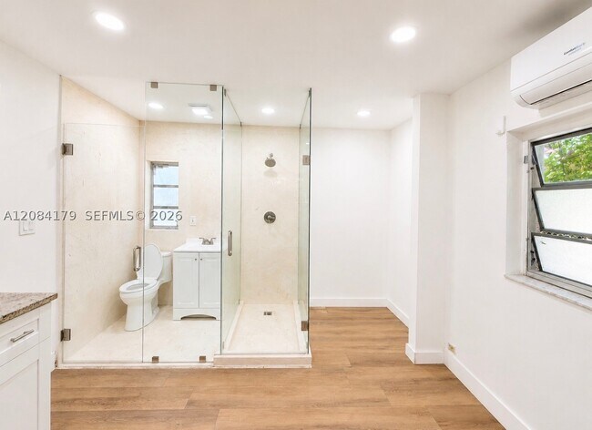 Building Photo - 1721 SW 14th St