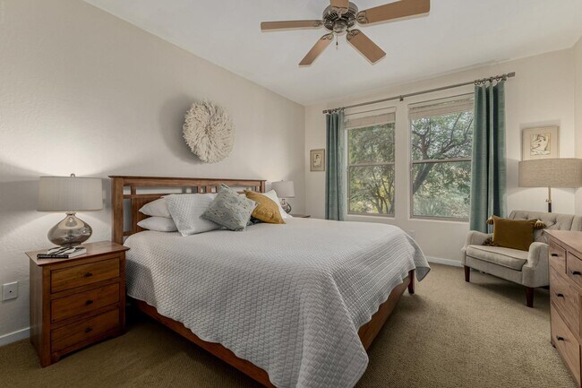 Building Photo - 10260 E White Feather Ln