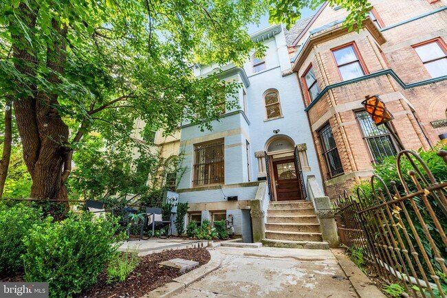 Building Photo - 1306 Euclid St NW