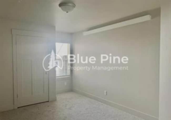 Building Photo - 5907 N Silver Fox Rd