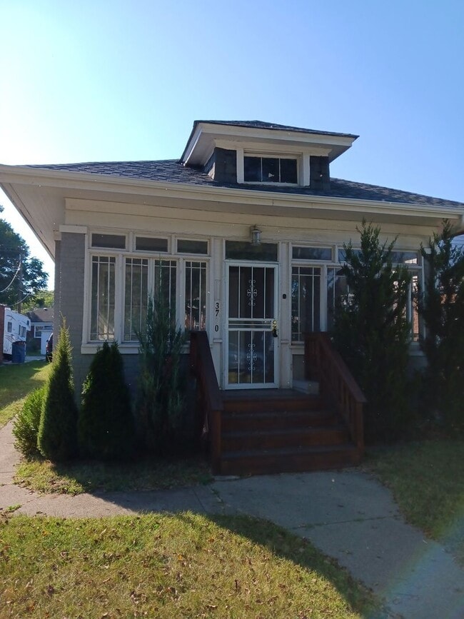 Primary Photo - 2 Bedroom Home in West Glen Park