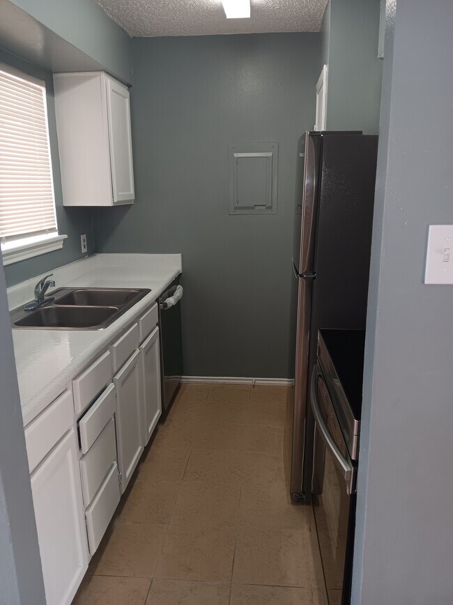 New stove, refrigerator, and dishwasher - 7122 Premont Dr