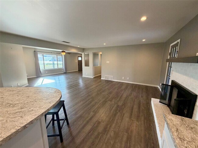 Building Photo - 9712 Springdale Rd