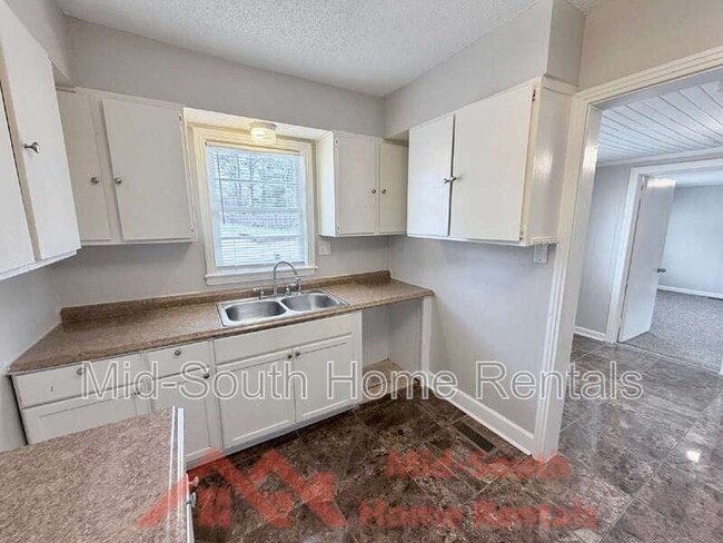 Building Photo - 1603 Delano Ave