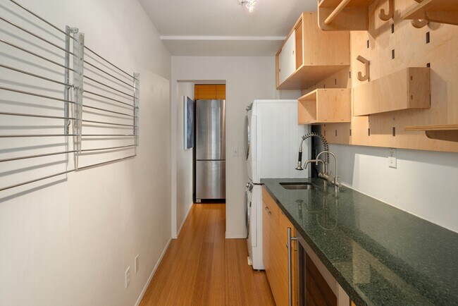 Building Photo - 1000 Union St