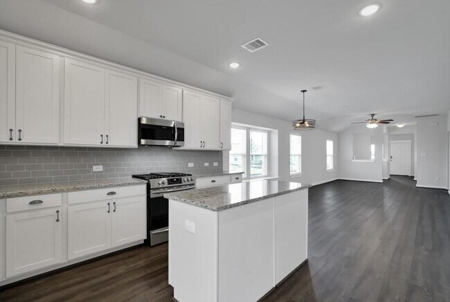 Building Photo - 40843 Mostyn Hill Dr