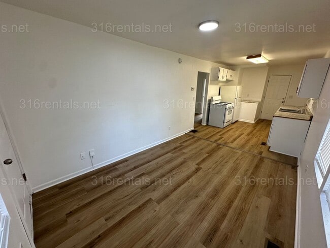 Building Photo - $795 - 1 bed 1 bath - Single Family Home