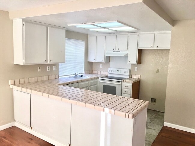 Building Photo - Large 3 Bedroom 2.5 Bath House w/ Garage in Vallejo -- COMING SOON !!!