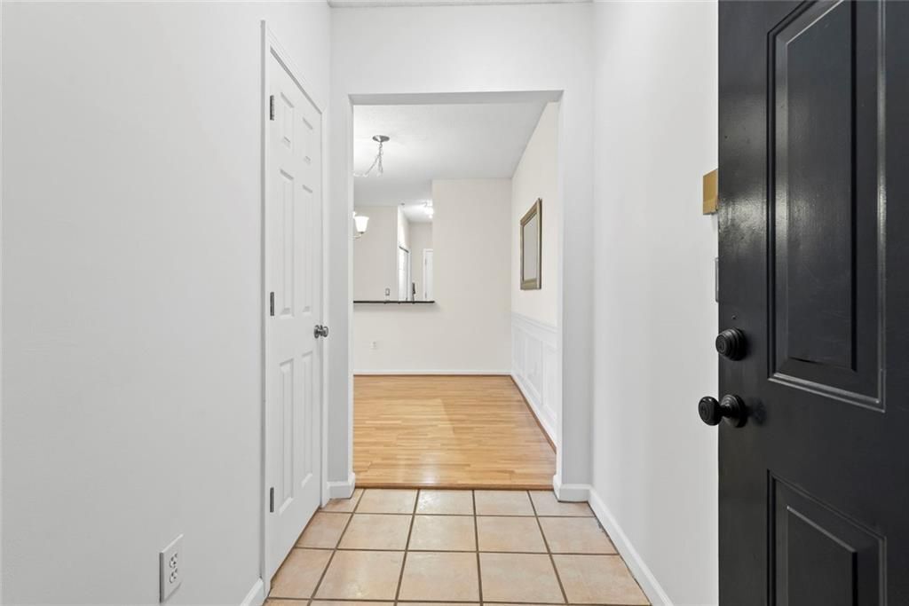 Building Photo - 955 Juniper St NE