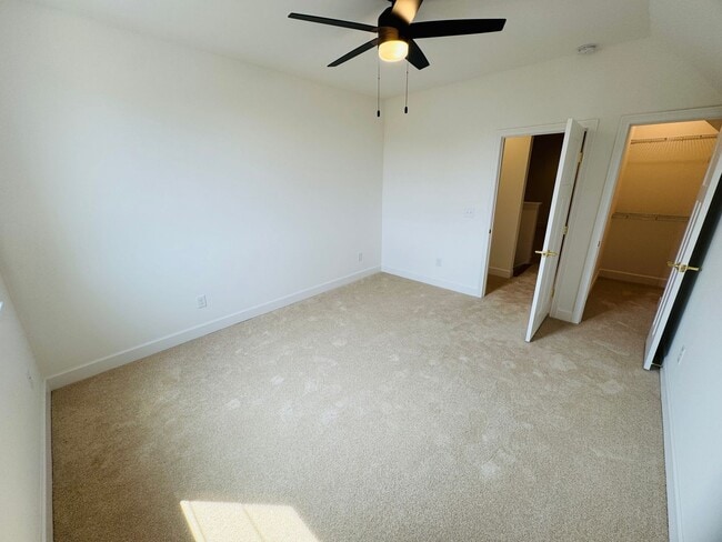 Building Photo - FOR LEASE - NEW BUILD TOWNHOME LOCATED IN ...