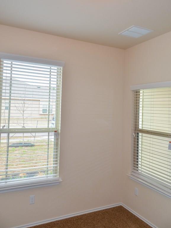 Building Photo - 304 Chickadee Ln